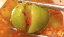 网红吃蜜瓜棒棒糖视频,甜蜜滋味引发网友热议